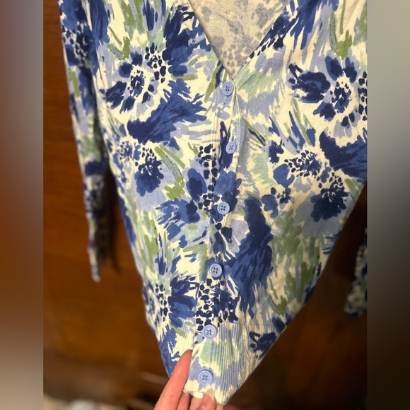 Merona flowered, button up v-neck cardigan, XS - Picture 4 of 6